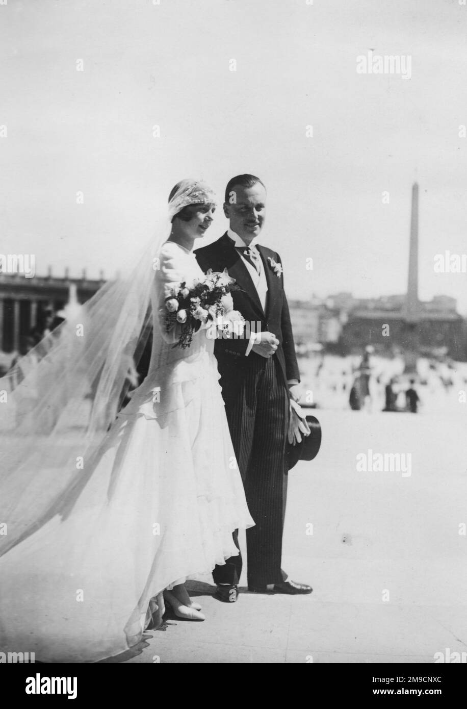Sposa e sposo il giorno del matrimonio a Roma. Foto Stock