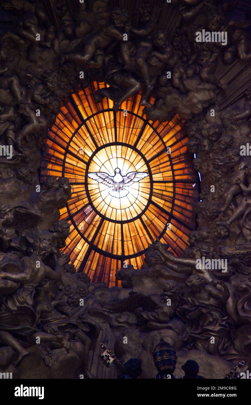 Vetrate nella Basilica di San Pietro, a Roma Foto Stock