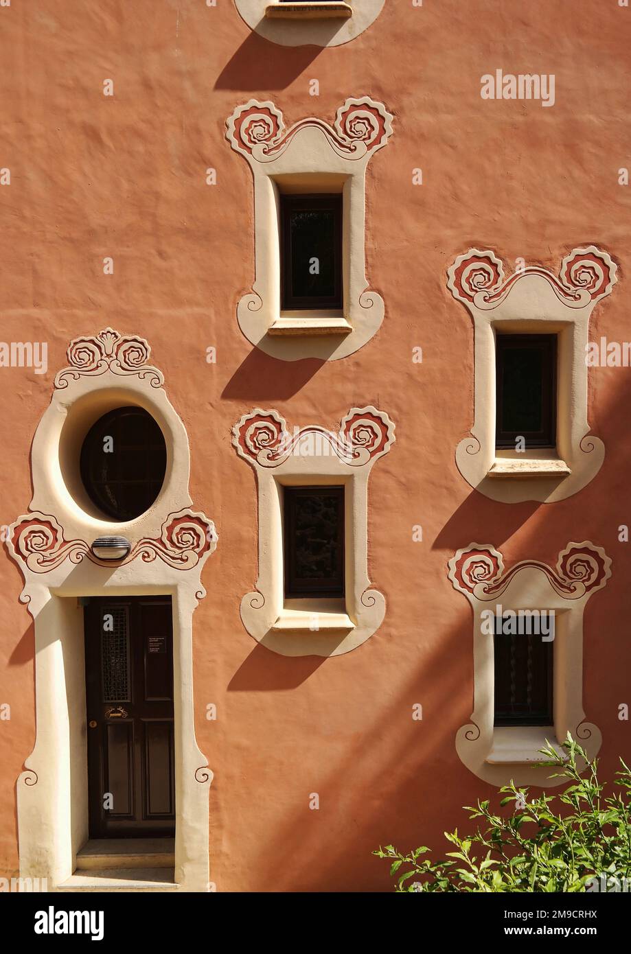 Barcellona, Spagna - Maggio 2018: Frammento architettonico della Casa Museo di Gaudí nel famoso Parco Guell Foto Stock