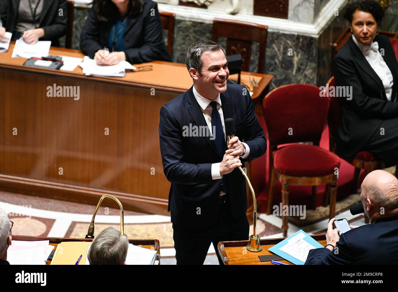 Parigi, Francia. 17th Jan, 2023. Portavoce del governo francese Olivier Veran durante una sessione di interrogazioni al governo presso l'Assemblea nazionale di Parigi il 17 gennaio 2023. Credit: Victor Joly/Alamy Live News Foto Stock