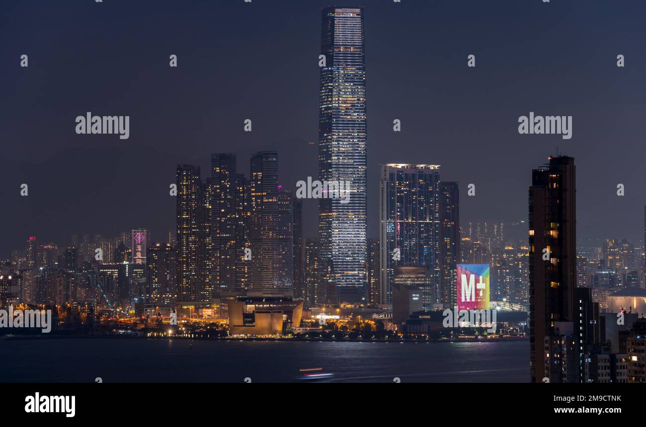 L'ICC International Commerce Centre e il nuovissimo museo M+ di cultura visiva di Hong Kong, Victoria Harbour, Hong Kong, Cina. Foto Stock