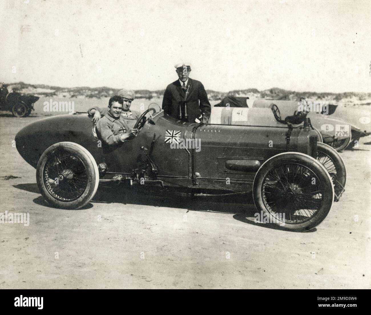 Malcolm Campbell's Sunbeam con Villa al volante e co-driver con dietro ufficiale - 1925 Faloe Island Car 41 IH2206 dietro. Foto Stock