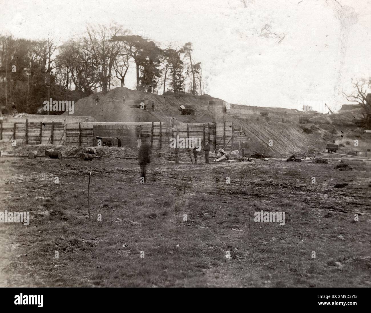 Track Construction at Brooklands - lavori sul settore bancario nel 1906. Foto Stock