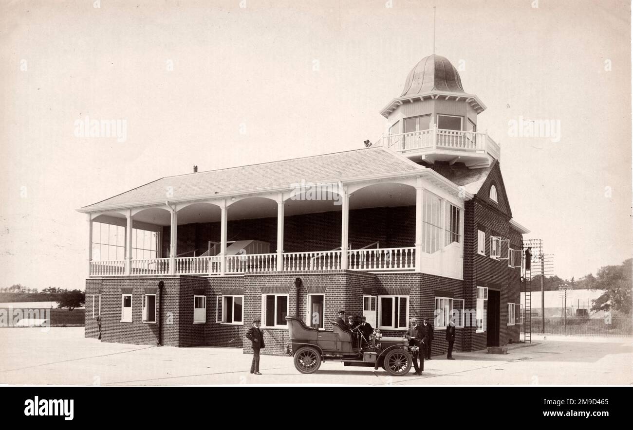 BARC 'Track Car' (Sizaire-Naudin) e Clubhouse. Foto Stock