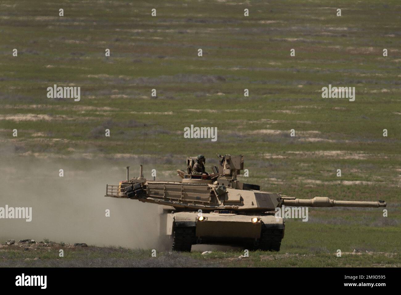 Abrams Tanks di A Company, 2-116th Combined Arms Battalion, 116th Cavalry Brigade Combat Team, Idaho Army National Guard condurre esercizi sul Orchard Combat Training Center in esercizio finale prima di schierarsi a sostegno dell'operazione Spartan Shield. Foto Stock