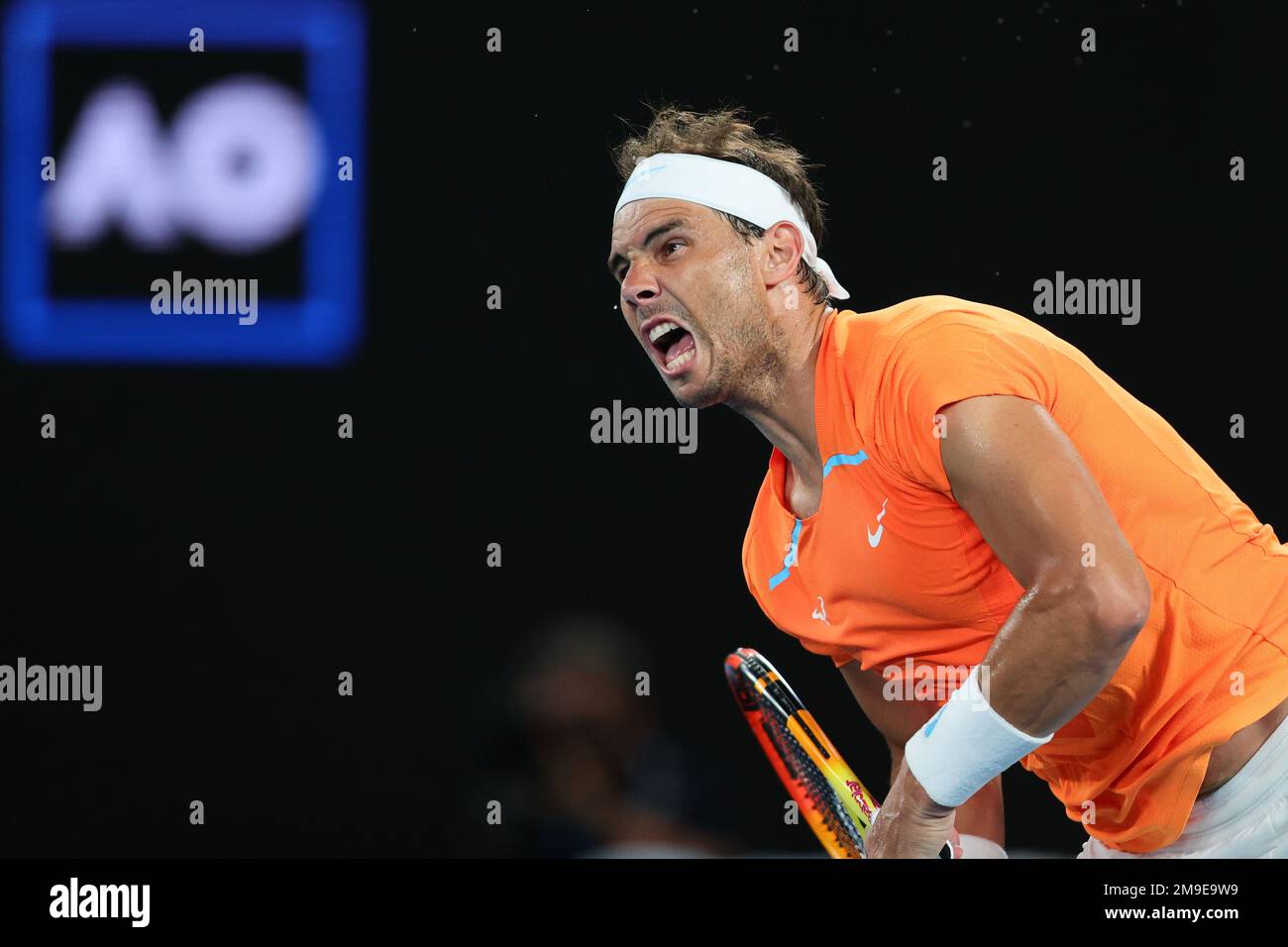 Melbourne, Australia. 18th Jan, 2023. Rafael Nadal di Spagna in azione durante il turno 2 partita tra Rafael Nadal di Spagna e Mackenzie McDonald d'USA Day 3 all'Australian Open Tennis 2023 alla Rod Laver Arena di Melbourne, Australia il 18 gennaio 2023. Foto di Peter Dovgan. Solo per uso editoriale, licenza richiesta per uso commerciale. Non è utilizzabile nelle scommesse, nei giochi o nelle pubblicazioni di un singolo club/campionato/giocatore. Credit: UK Sports Pics Ltd/Alamy Live News Foto Stock