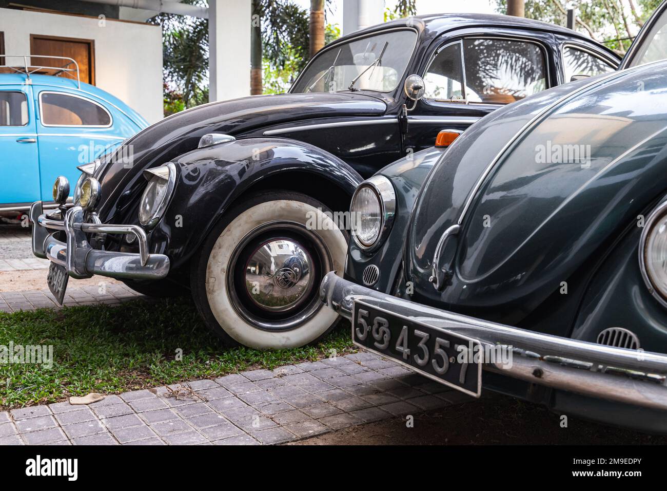 Colombo, Sri Lanka - 30 novembre 2021: Auto d'epoca Volkswagen Kafer parcheggiate Foto Stock