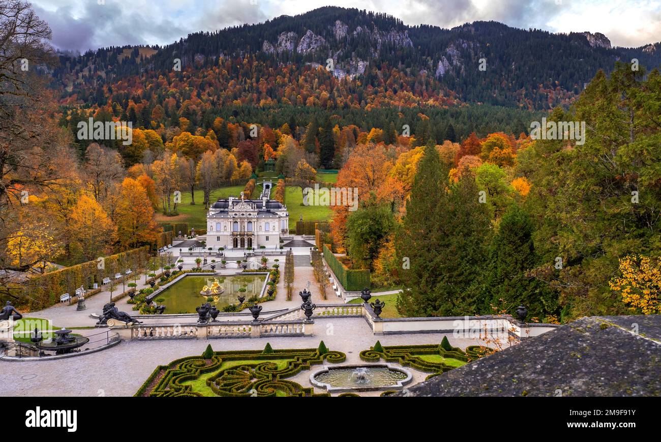 Linderhof Palace, 19th ° secolo in stile rococò, Oberammergau, Baviera, Germania, Europa Foto Stock