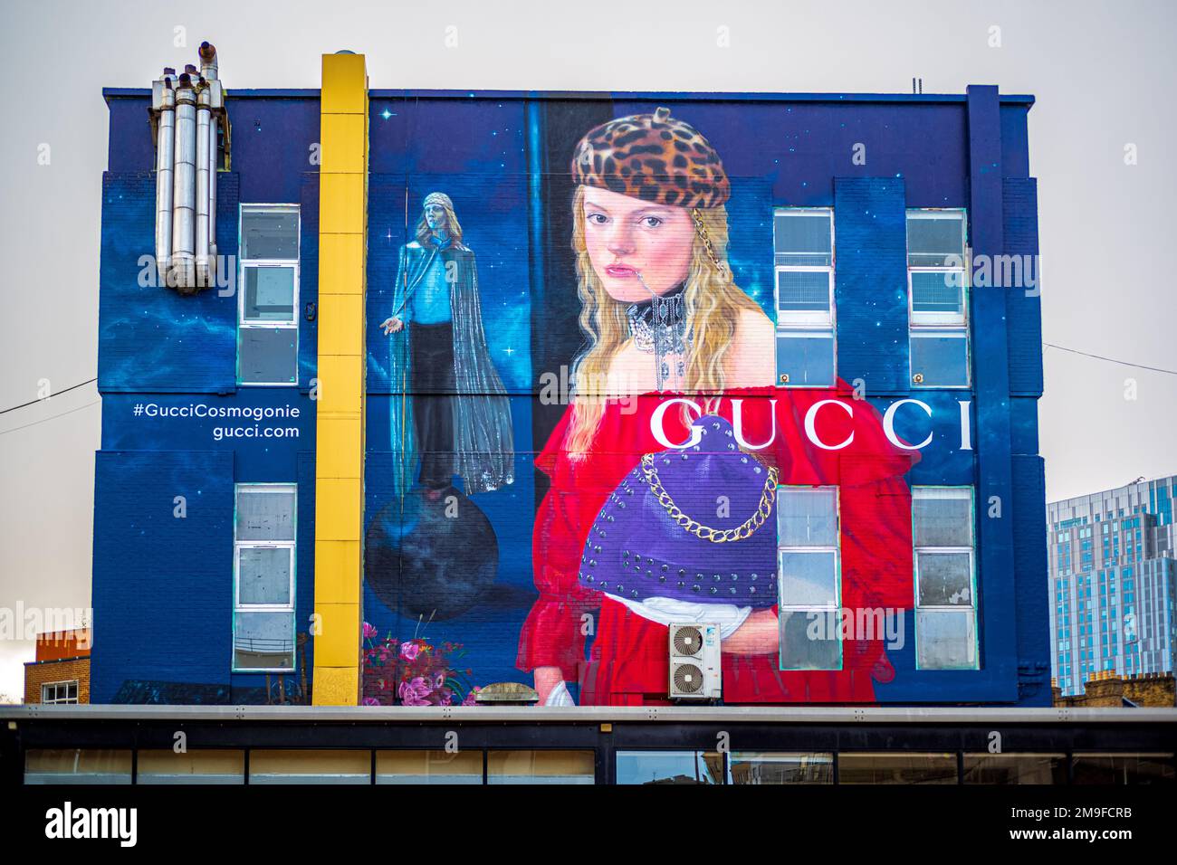Gucci Cosmogonie Cruise campagna 2023 Londra UK. Gucci London Artwall Brick Lane East London. Gucci Mural London Brick Lane. Foto Stock