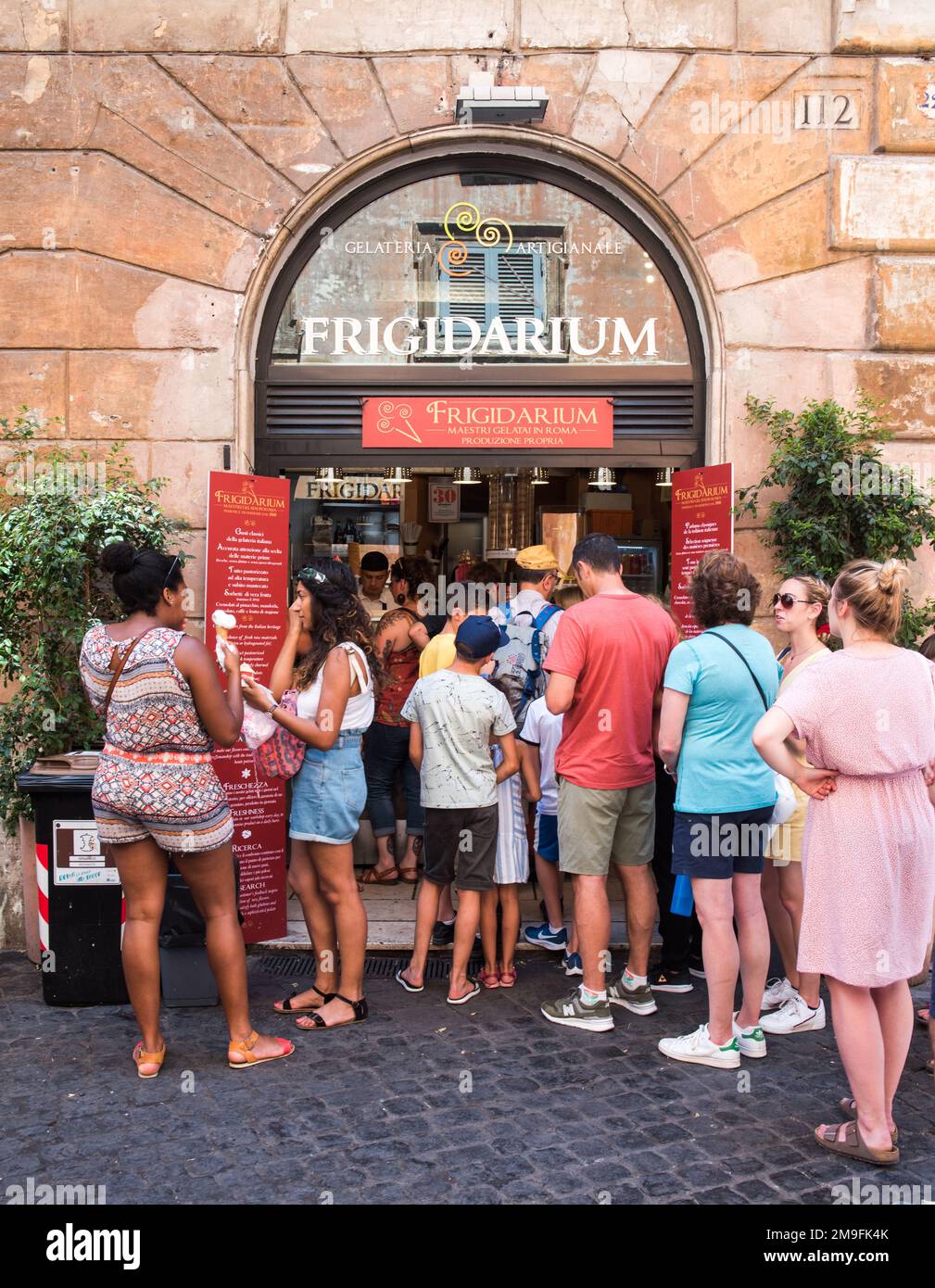 ROMA, ITALIA - 30 GIUGNO 2019: Gelateria FRIGIDARIUM a Roma. La gelateria frigidarium è la famosa gelateria di Roma. Foto Stock