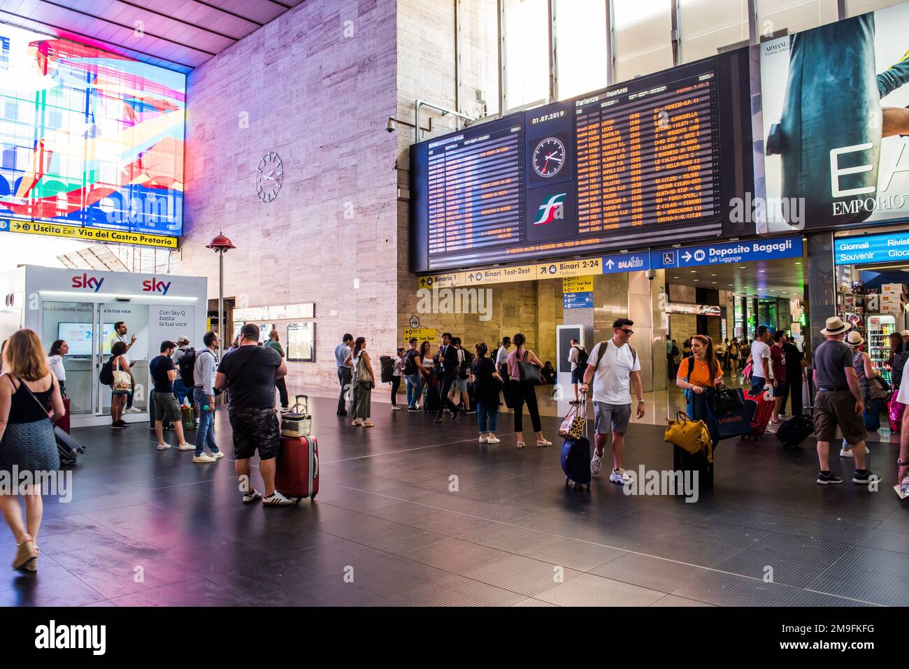 ROMA, ITALIA - 29 GIUGNO 2019: STAZIONE FERROVIARIA DI ROMA TERMINI. Termini è la stazione ferroviaria più grande di Roma e una delle più grandi d'Europa. Foto Stock