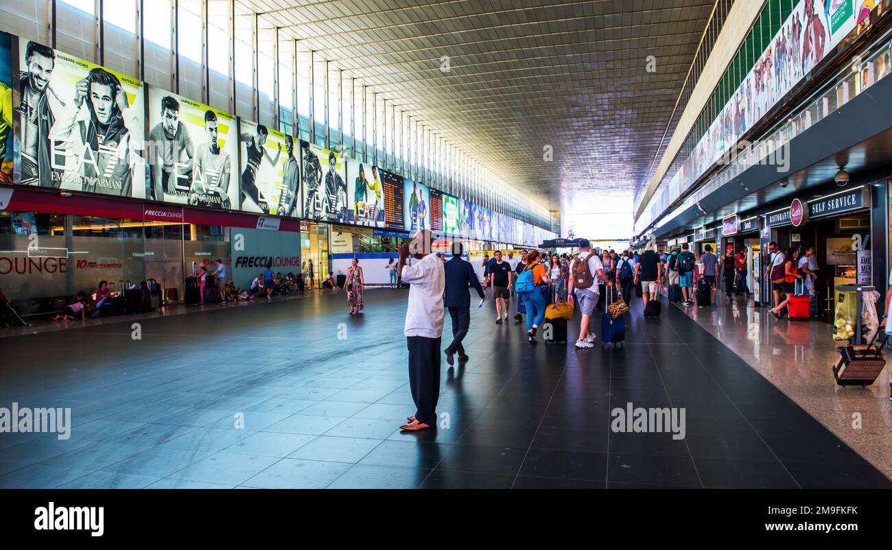 ROMA, ITALIA - 29 GIUGNO 2019: STAZIONE FERROVIARIA DI ROMA TERMINI. Termini è la stazione ferroviaria più grande di Roma e una delle più grandi d'Europa. Foto Stock