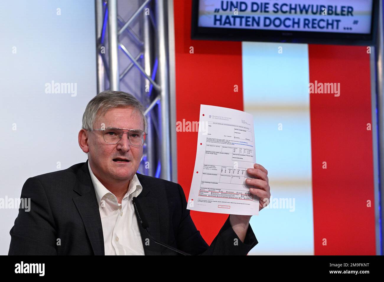 Vienna, Austria. 18th Jan, 2023. Presentazione del libro (Corona Fact Check) presso il media center di FPÖ con Univ.-DOZ. dr Hannes Strasser. Credit: Franz PERC/Alamy Live News Foto Stock