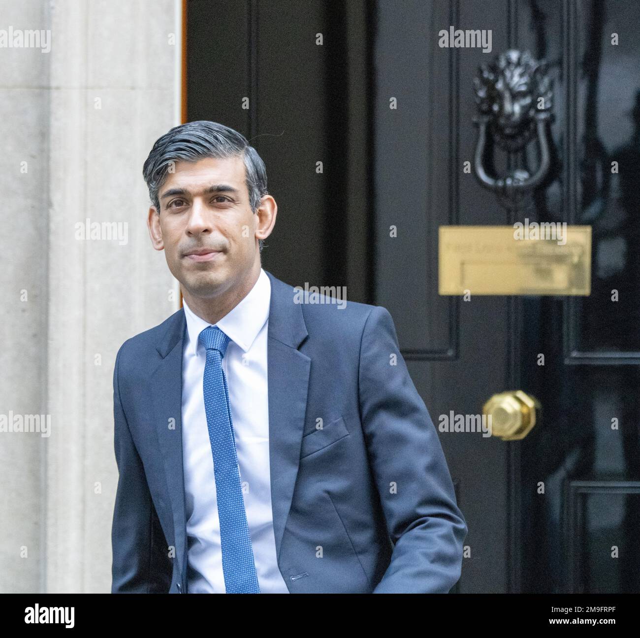 Londra, Regno Unito. 18th Jan, 2023. Rishi Sunak, primo Ministro, lascia 10 Downing Street per il credito di PMQ: Ian Davidson/Alamy Live News Foto Stock