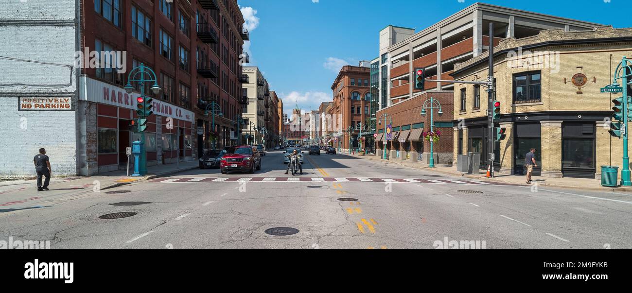 Vista della strada a Milwaukee, Wisconsin, Stati Uniti Foto Stock