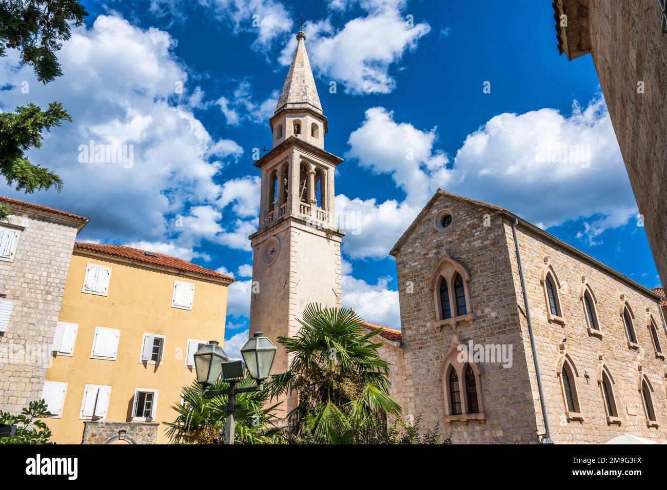 Chiesa di San Giovanni (Sveti Ivan) nel centro storico di Budva sulla costa adriatica del Montenegro Foto Stock