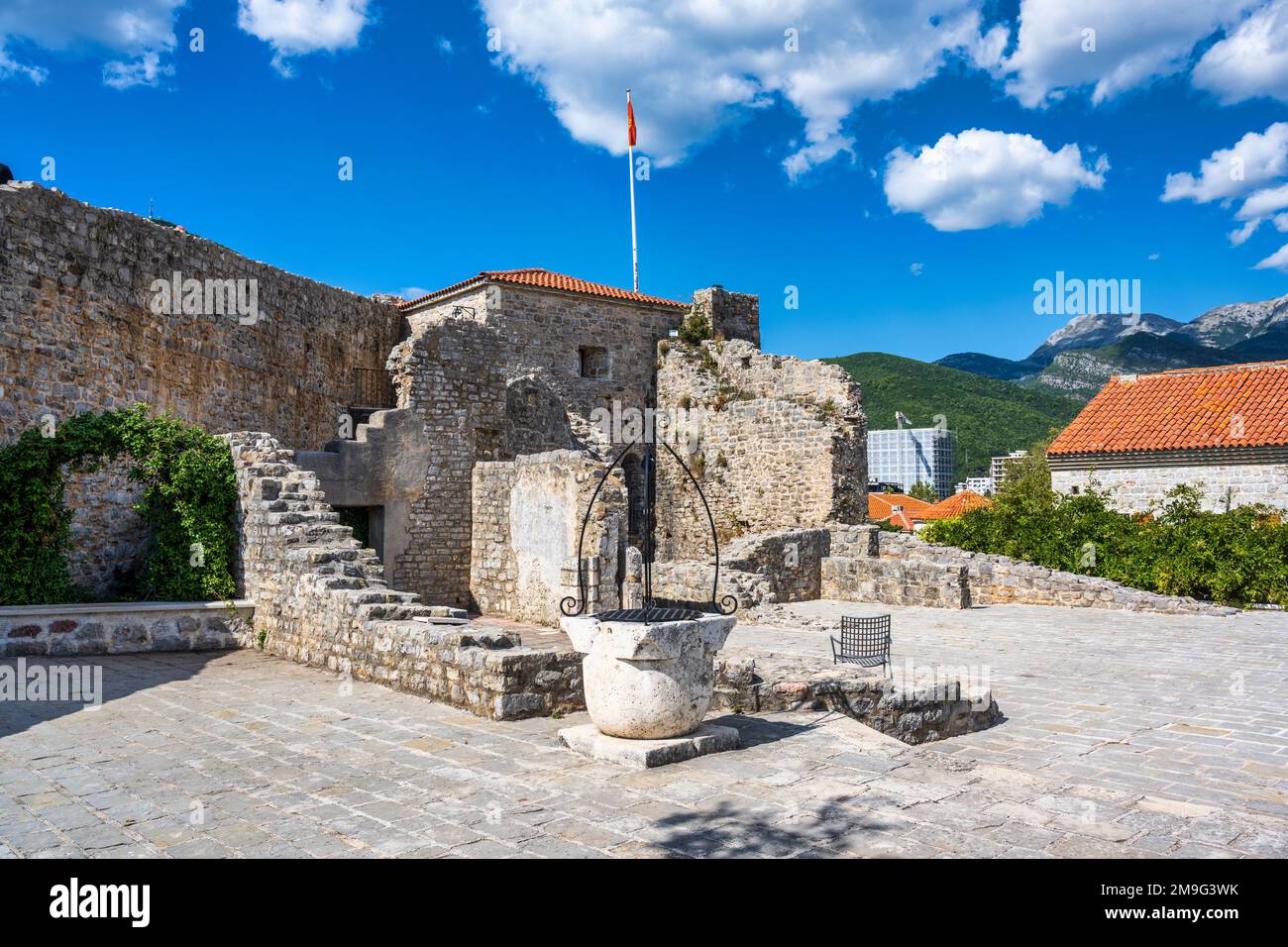 Rovine della Cittadella nel centro storico di Budva sulla costa adriatica del Montenegro Foto Stock
