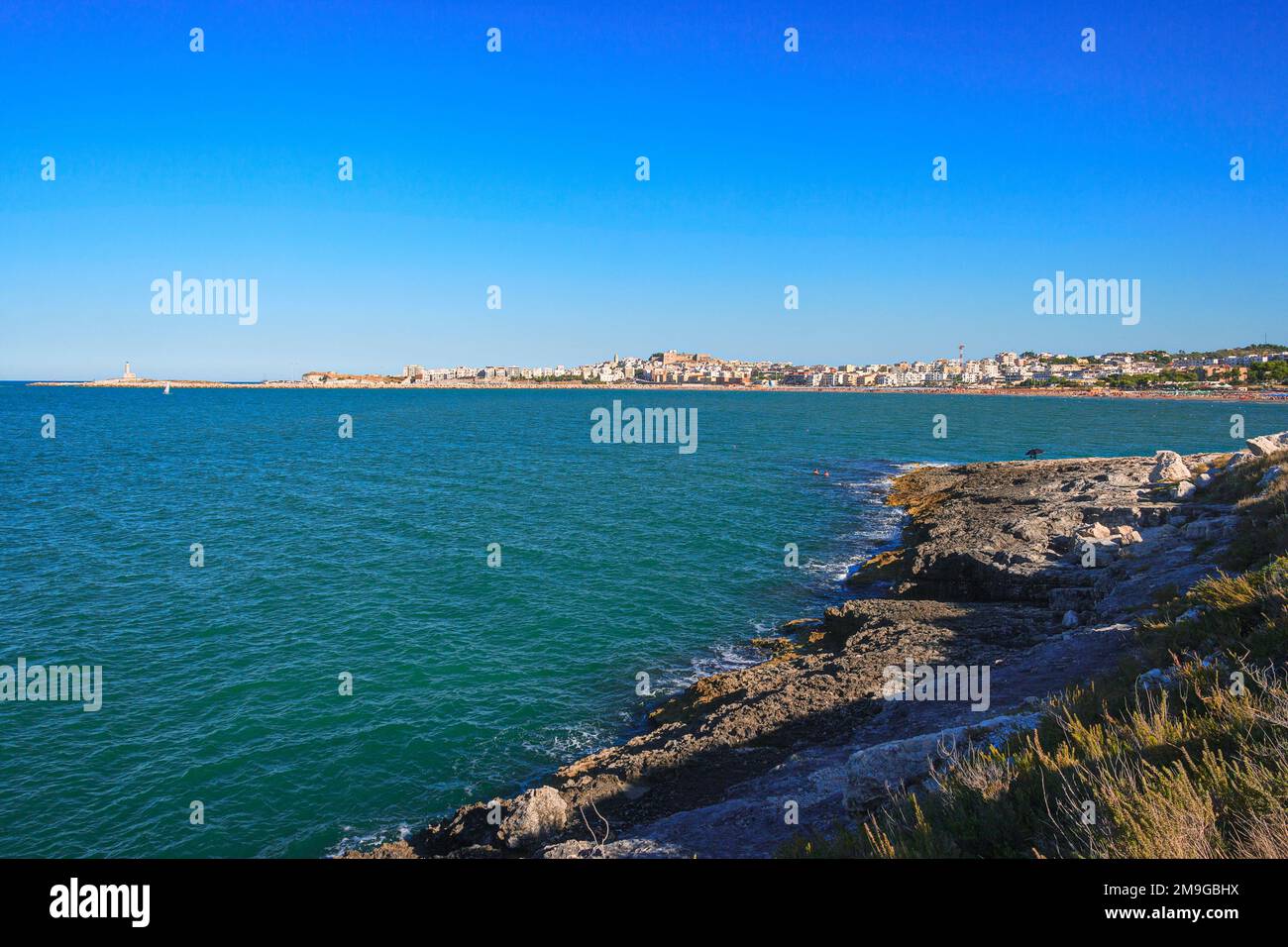 Vista panoramica di Seacoast, Vieste, Foggia, Puglia, Italia Foto Stock