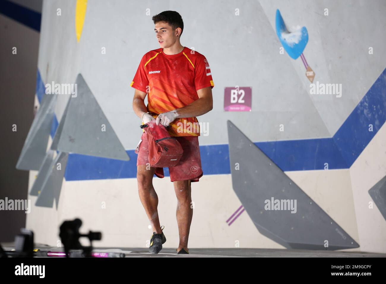 5 AGOSTO 2021 - TOKYO, GIAPPONE: Alberto GINES LOPEZ di Spagna compete nella finale di Bouldering combinato degli uomini di arrampicata sportiva al Tokyo 2020 Olympic Game Foto Stock