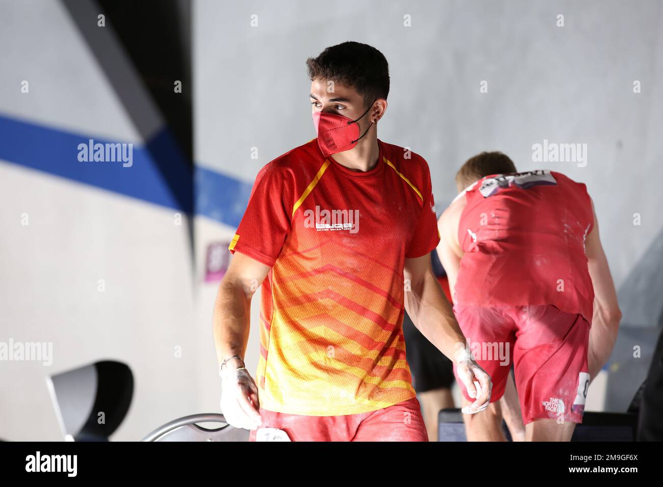 5 AGOSTO 2021 - TOKYO, GIAPPONE: Alberto GINES LOPEZ festeggia la vittoria della medaglia d'oro nella finale combinata degli uomini di arrampicata sportiva alla Tokyo 2020 Olympic Foto Stock