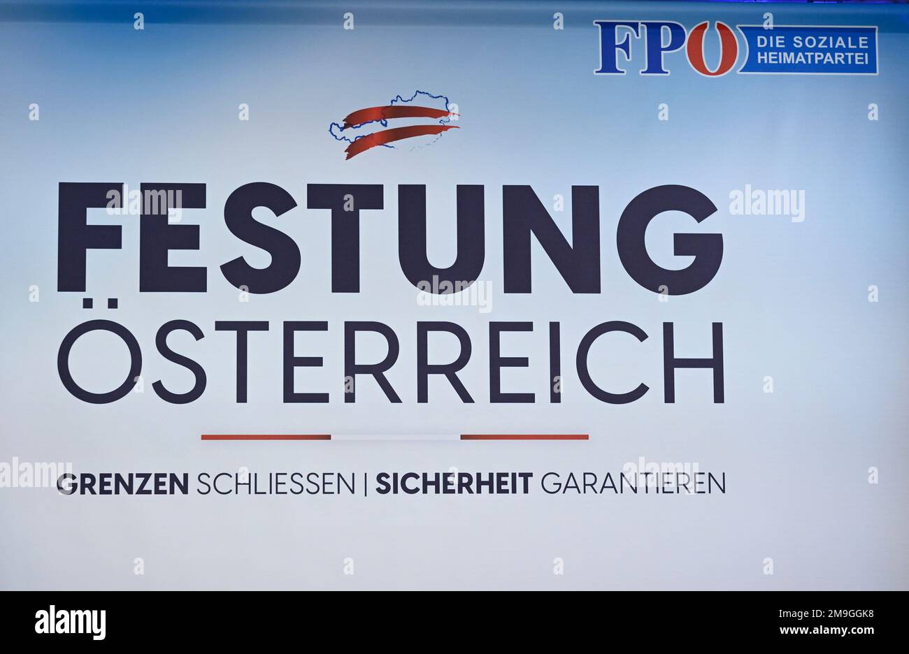 Vienna, Austria. 18th Jan, 2023. Presentazione del libro (Corona Fact Check) nel centro multimediale di FPÖ. Poster con l'iscrizione "Fortezza Austria" Foto Stock