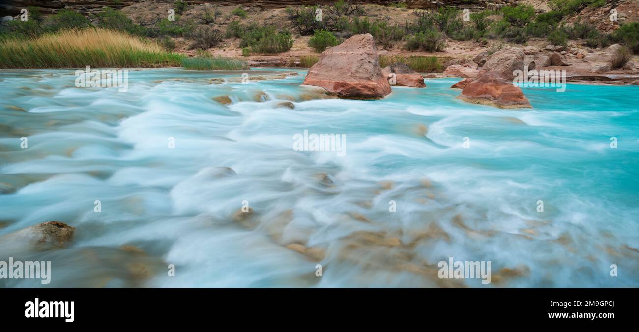 Paesaggio con rocce nel fiume Little Colorado, Chuar Butte, Grand Canyon National Park, Arizona, Stati Uniti Foto Stock