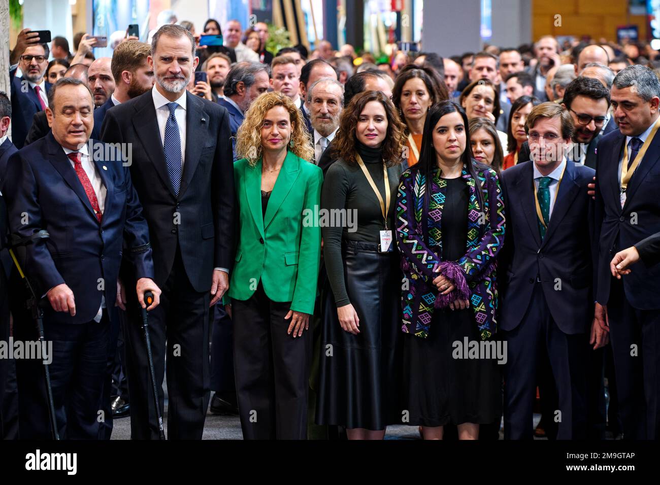 Madrid, Spagna. 18th Jan, 2023. FITUR Fiera Internazionale del Turismo di Spagna 2023. SS.mm. Il Re e la Regina di Spagna e diverse autorità inaugurano ufficialmente FITUR 2023, la Fiera Internazionale del Turismo. Il presidente del Guatemala, Alejandro Giammattei (1l); Re Felipe VI (2l); il presidente del Congresso dei deputati, Meritxell Batet (3L); il presidente della Comunità di Madrid, Isabel Diaz Ayuso (4R), e il sindaco di Madrid, Jose Luis Martinez-Almeida (2r). IFEMA, Madrid, Spagna. Credit: EnriquePSans/Alamy Live News Foto Stock