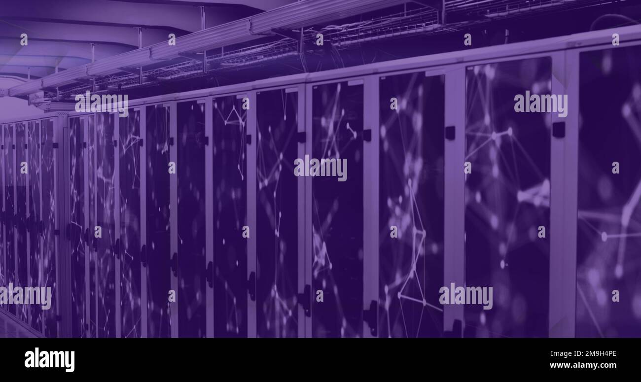 Immagine delle connessioni e dell'elaborazione dei dati su server di computer Foto Stock