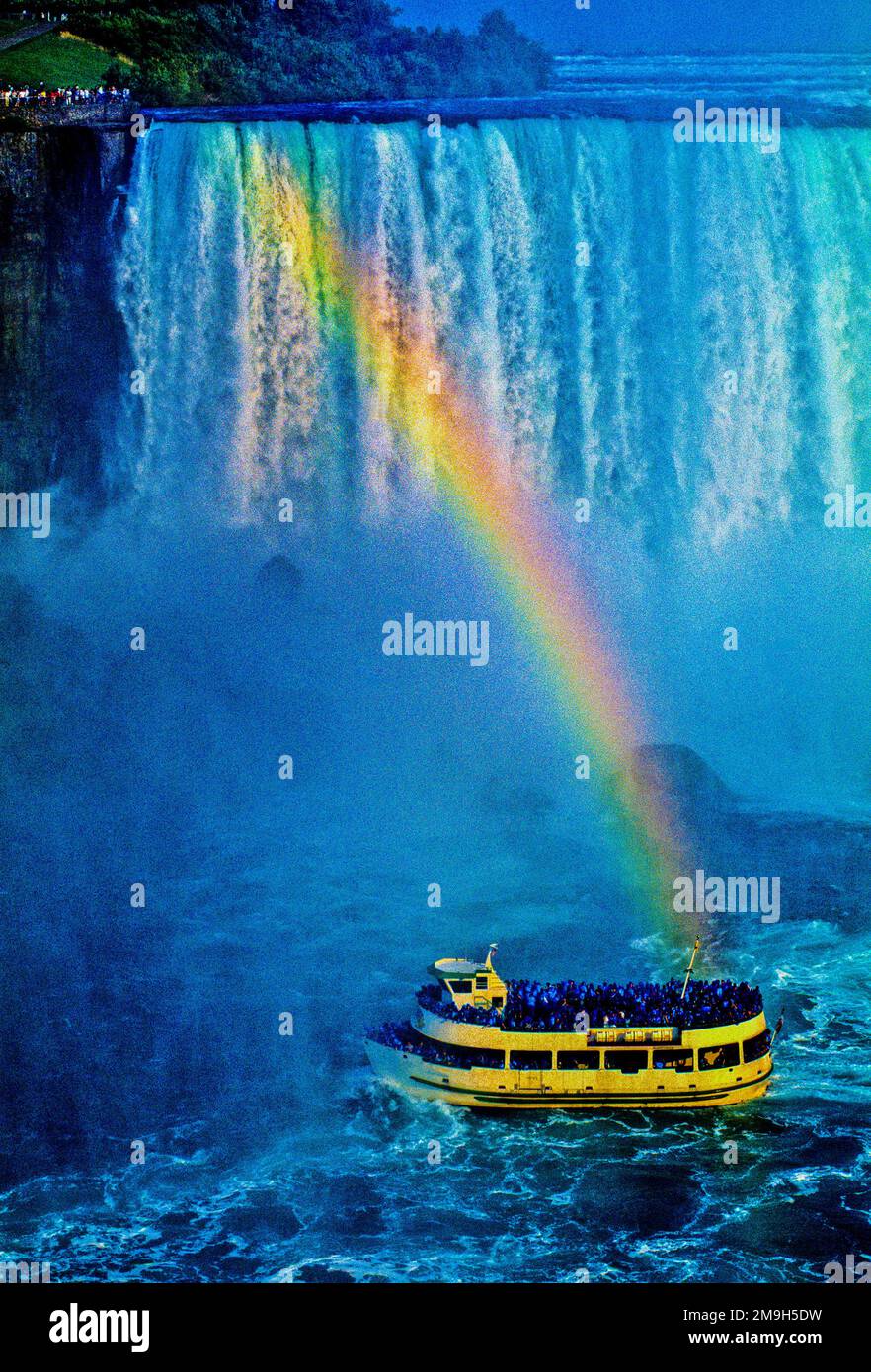 Cascate del Niagara, tourboat e arcobaleno, New York state, USA Foto Stock