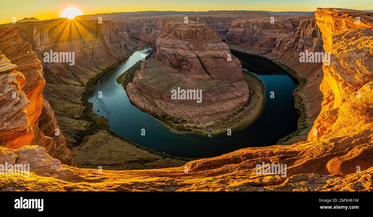 Horseshoe Bend of Colorado River at Sunset, Page, Arizona, USA Foto Stock