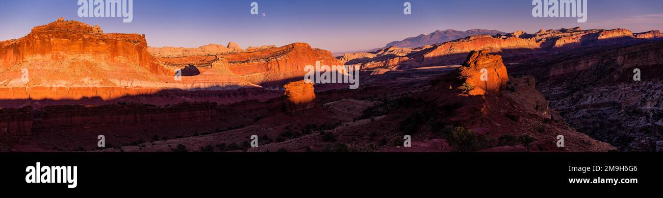 Paesaggio con canyon al tramonto, Sunset Point, Capitol Reef National Park, Utah, USA Foto Stock