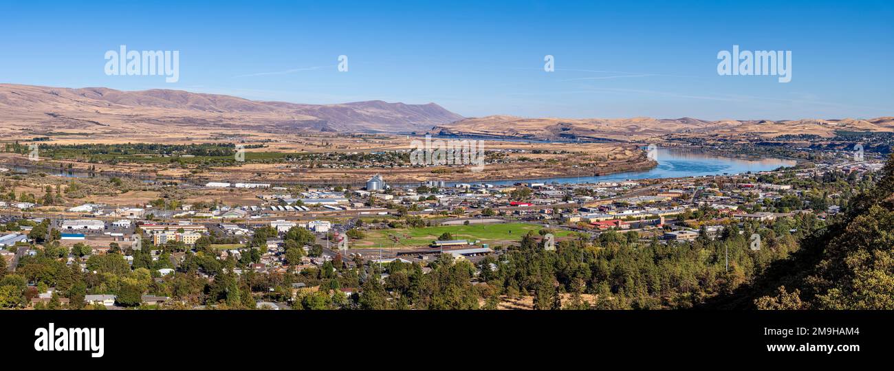 Vista in lontananza della città, The Dalles, Wasco County, Oregon, USA Foto Stock
