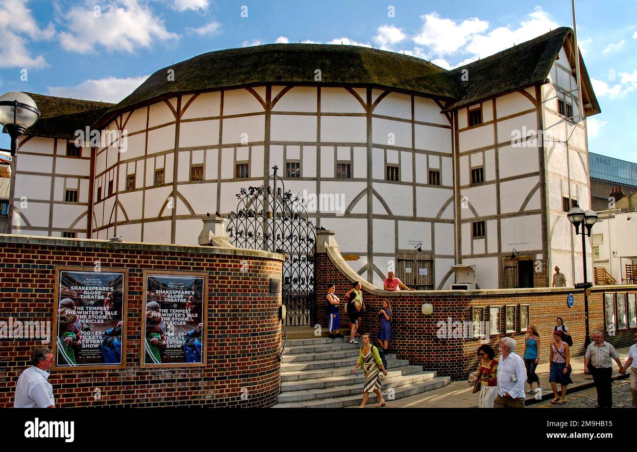 Vista esterna del Globe Theatre di William Shakespeare, Londra, Inghilterra, Regno Unito Foto Stock