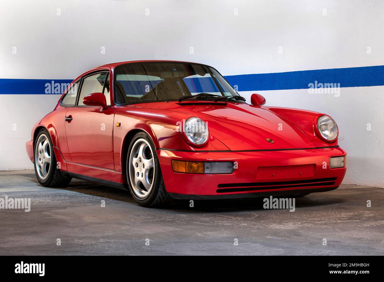 Vista frontale della Porsche 1992 Carrera 911 RS 3,6-litri Flat-Six auto sportiva rossa Foto Stock
