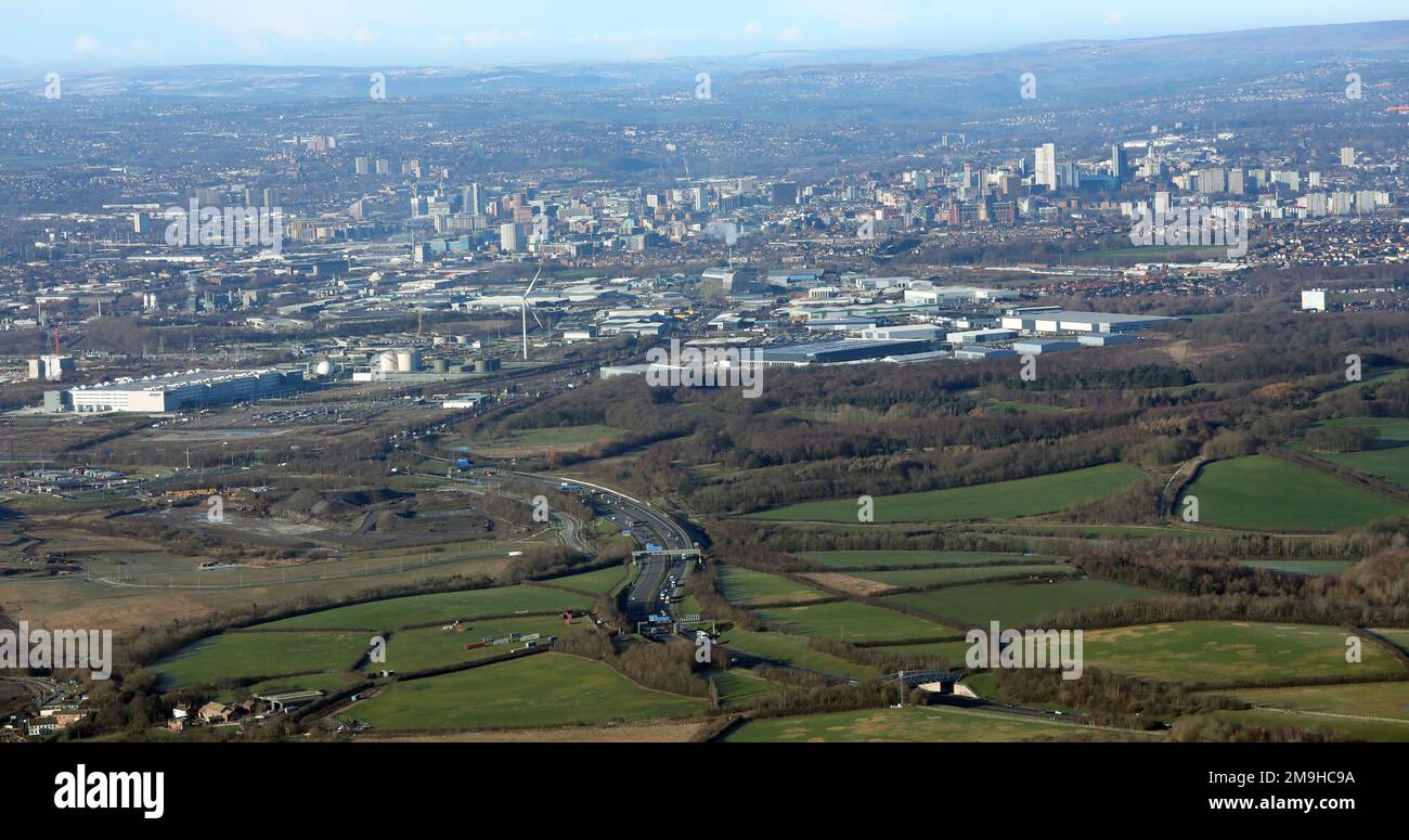 Vista aerea dello skyline della città di Leeds da est, guardando dall'altra parte dell'autostrada M1 Foto Stock