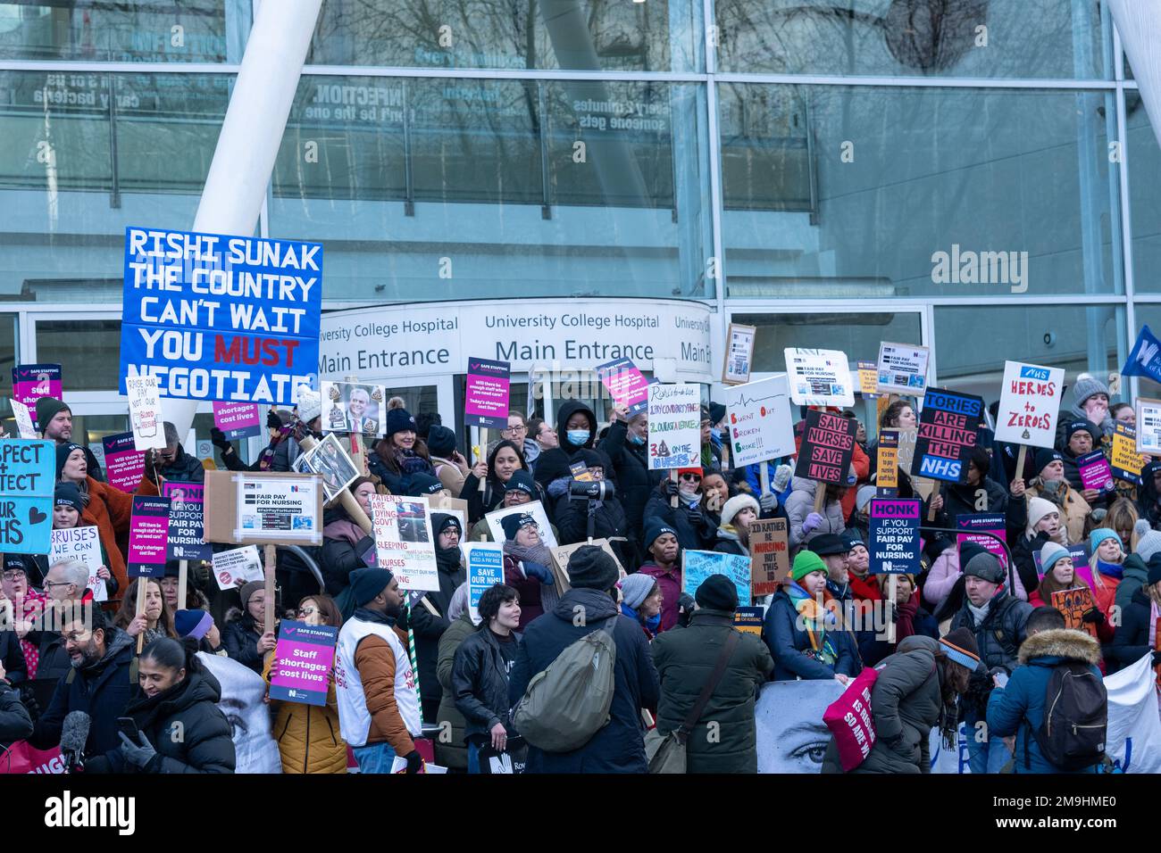 Londra, Regno Unito. 18th Jan, 2023. NHS Nurses strike picket line all'ospedale UCL London UK Credit: Ian Davidson/Alamy Live News Foto Stock