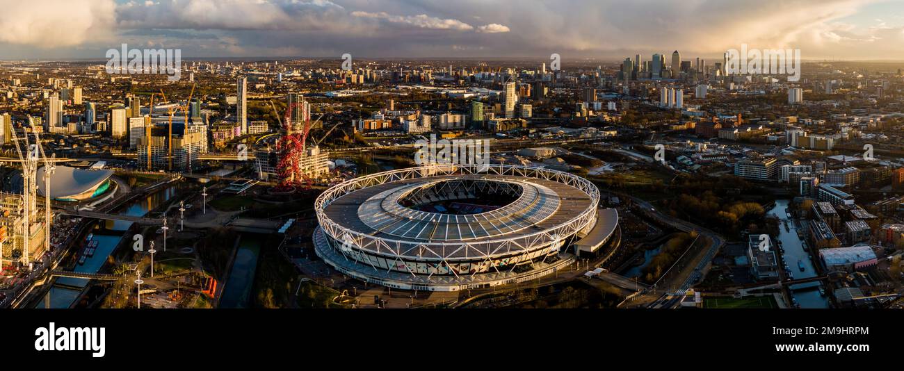 Veduta aerea dello Stadio di Londra, del Parco Olimpico Queen Elizabeth, Londra, Inghilterra, Regno Unito Foto Stock