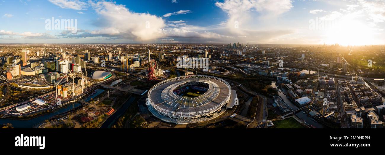 Veduta aerea dello Stadio di Londra, del Parco Olimpico Queen Elizabeth, Londra, Inghilterra, Regno Unito Foto Stock