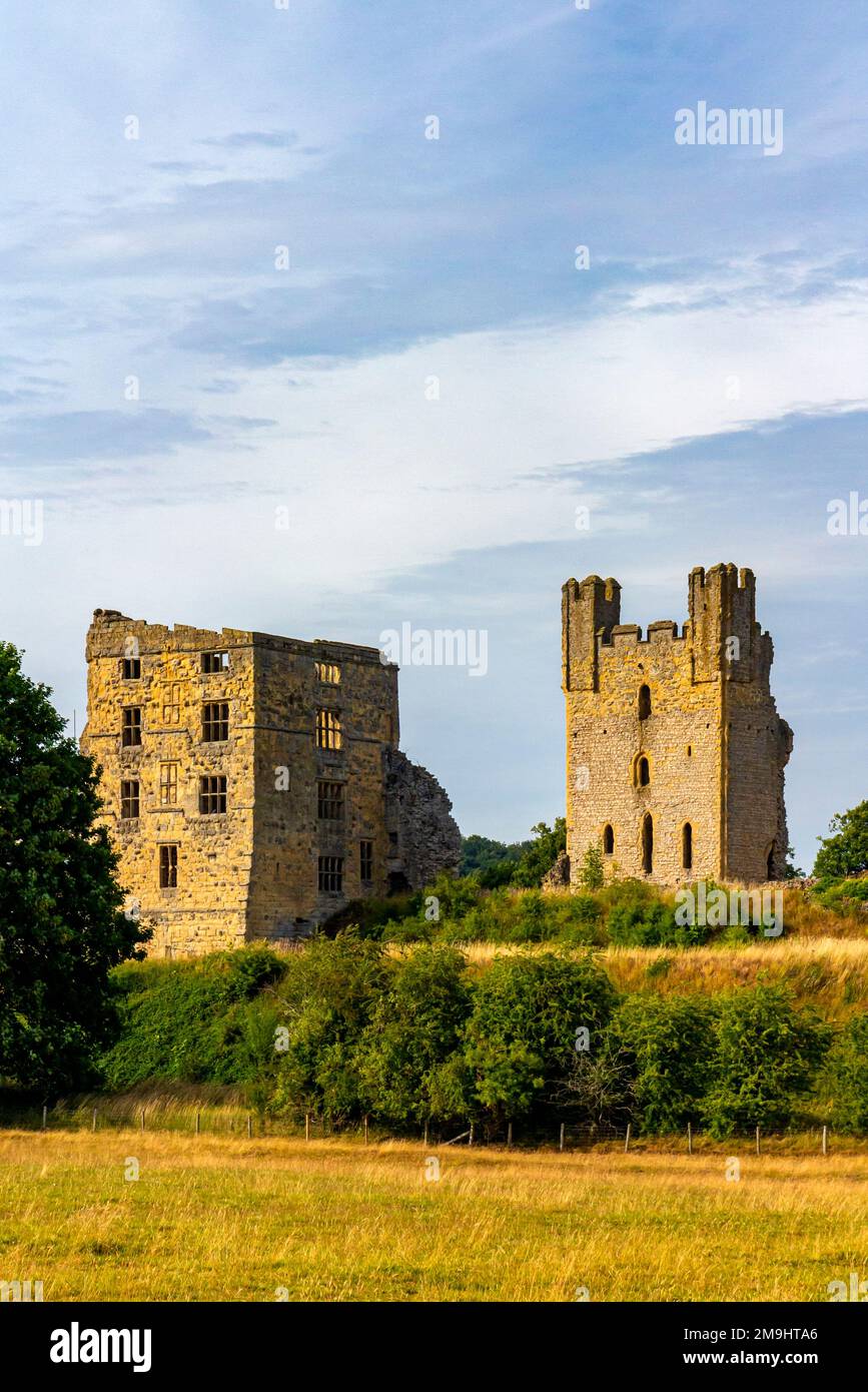 Le rovine di Helmsley Castle un forte medievale nel North York Moors National Park North Yorkshire Inghilterra UK. Foto Stock