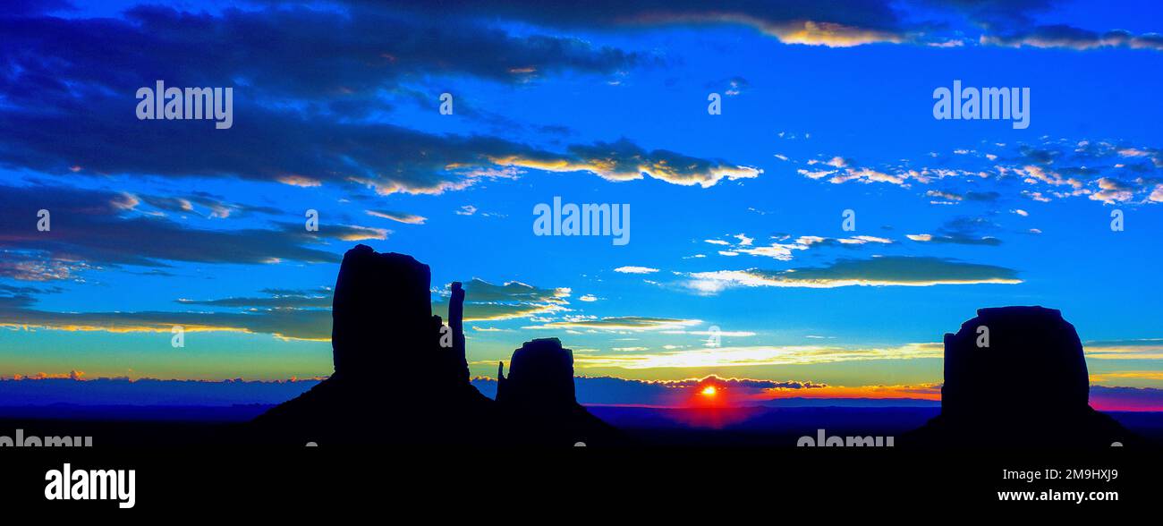 Tramonto sulla Monument Valley, Utah, USA Foto Stock