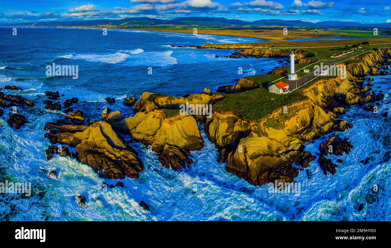 Vista aerea del faro di Point Arena, California, Stati Uniti Foto Stock