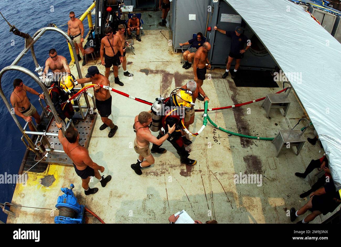 020707-N-7479T-002. Base: Mason-Gulf Derrick Barge Wotan Scene Major Command mostrato: Mobile Diving & Salvage Unit One Foto Stock