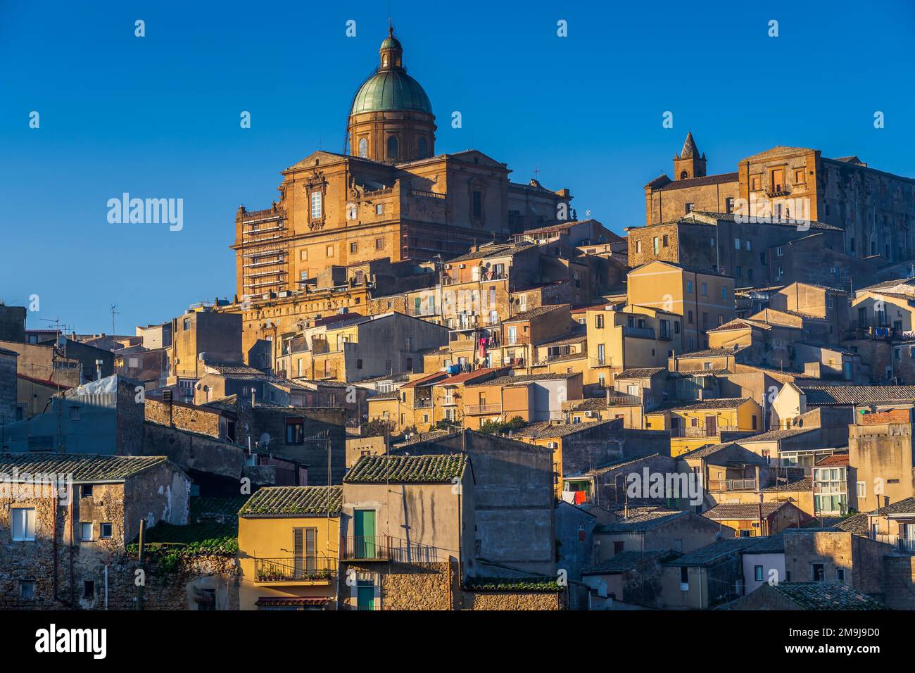 Veduta di Caltagirone con la Chiesa della Santissima Maria del Monte (Sicilia) Foto Stock