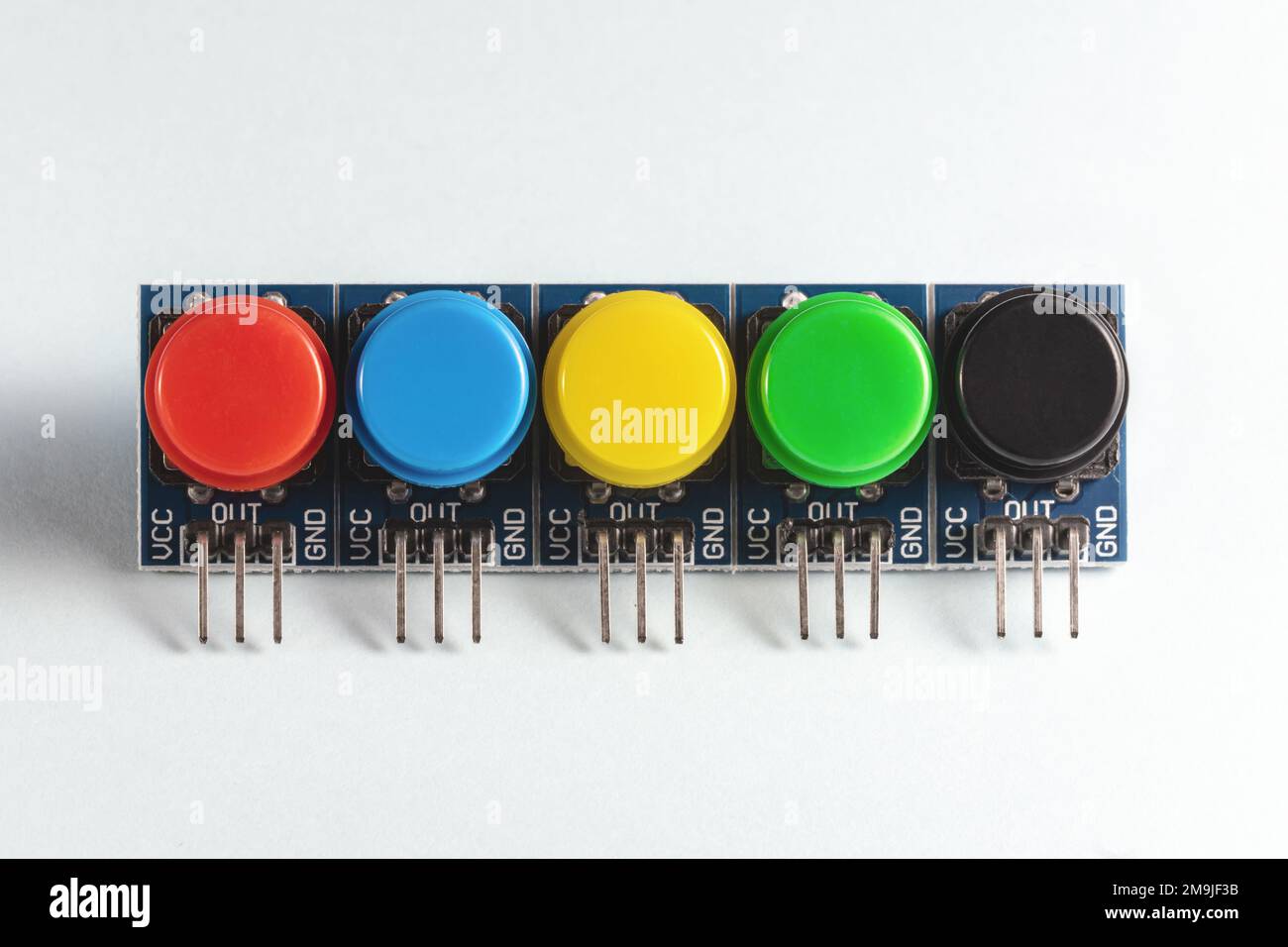 Interruttori a pulsante multicolore, set di componenti elettronici Foto Stock