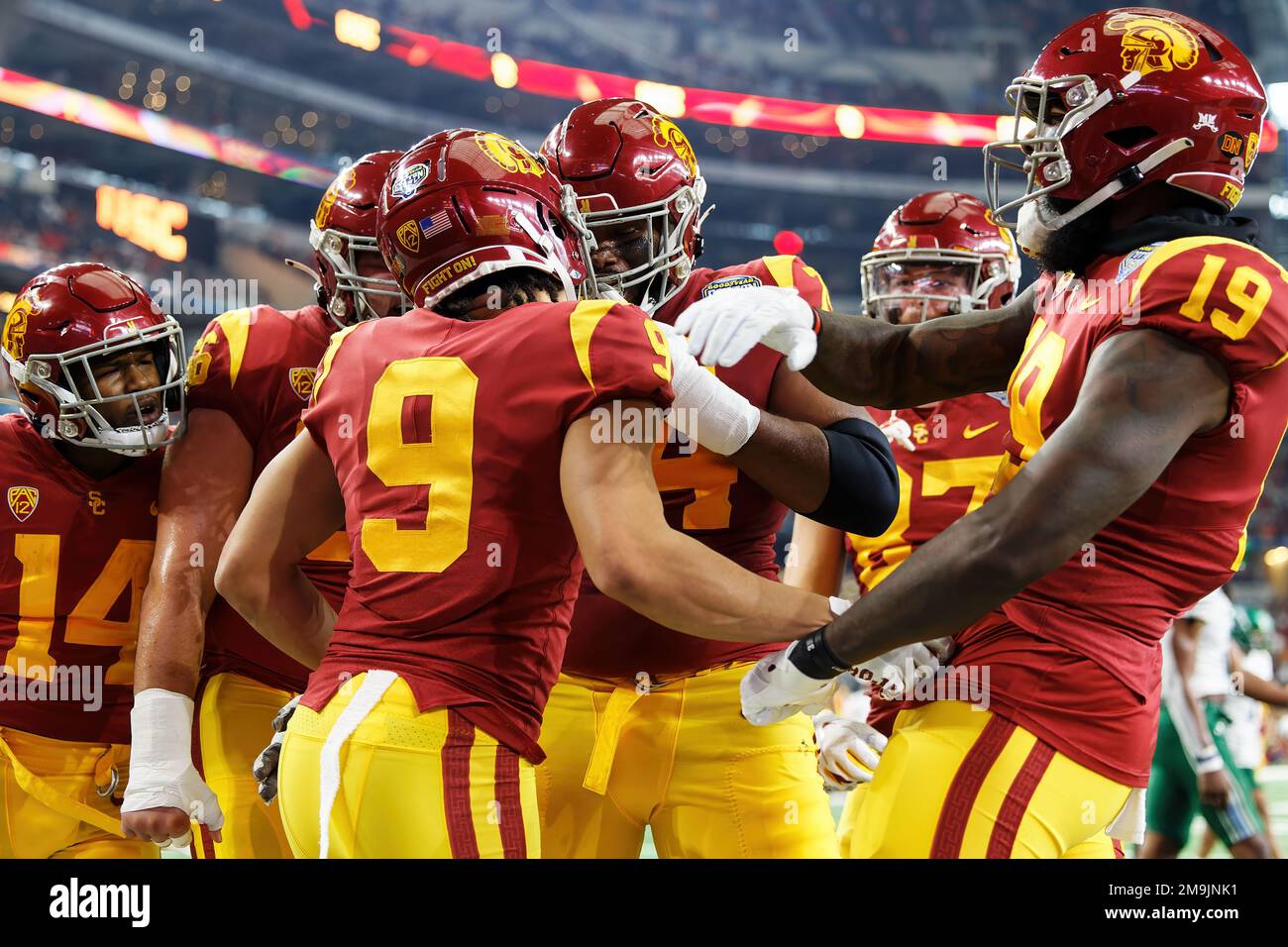 L'ampio ricevitore dei Trojan della California del Sud Michael Jackson III (9) segna un touchdown su un pass di 9 yard a 5:58 nel primo trimestre per mettere i Trojan Foto Stock