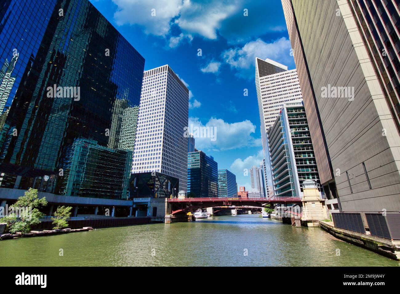 Vista sulla città con il fiume Chicago, Chicago, Illinois, Stati Uniti Foto Stock