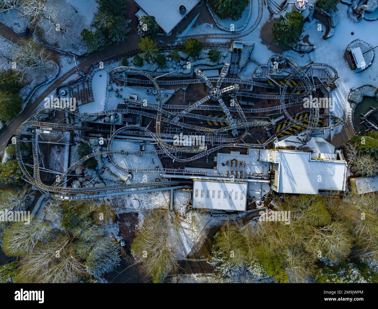 Neve coperta Alton Towers Aerial Drone Beautify Parco a tema Foto Foto Stock