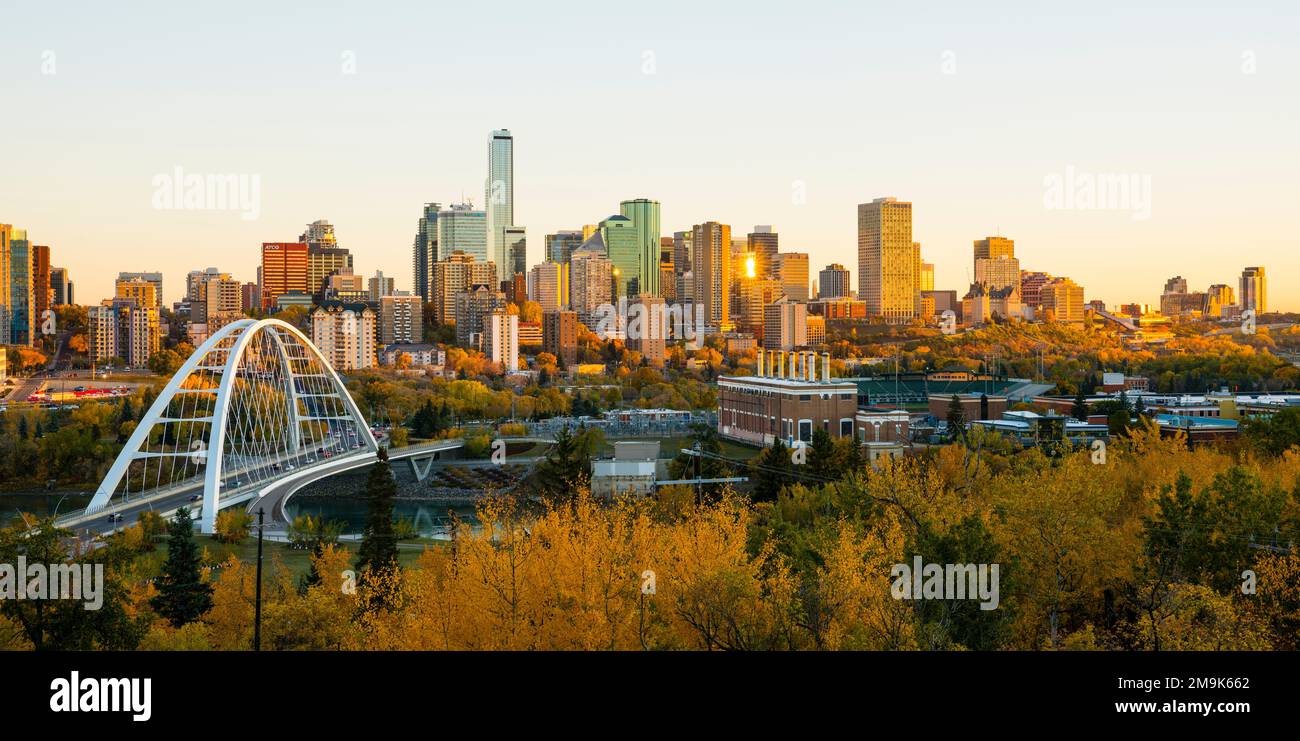 Skyline della città in autunno, Edmonton, Alberta, Canada Foto Stock