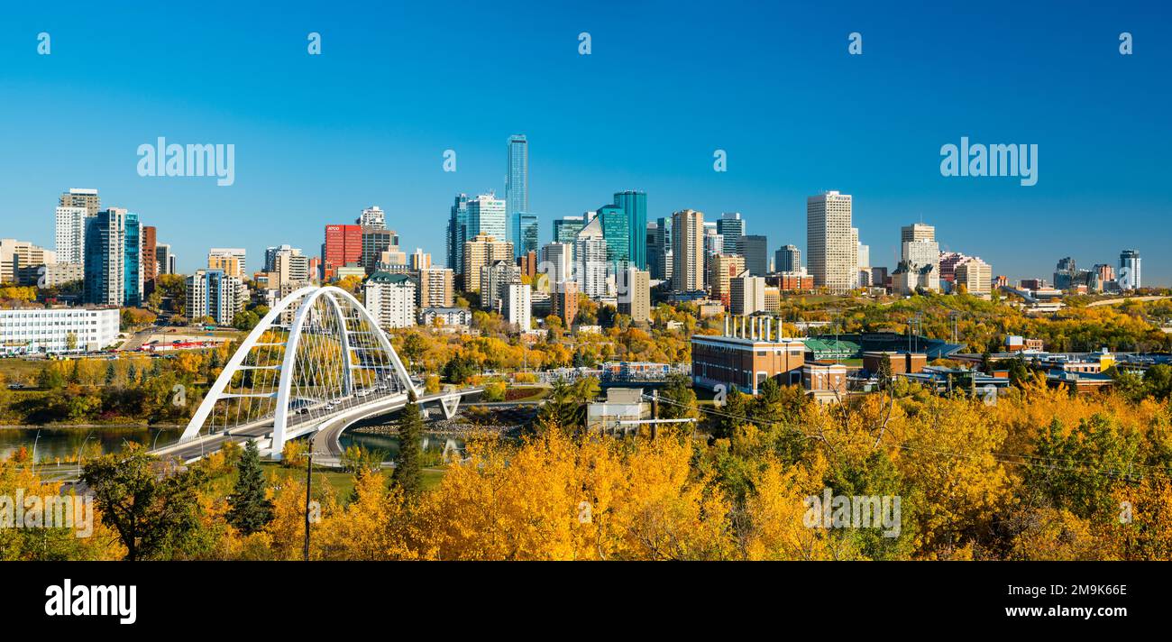 Skyline della città in autunno, Edmonton, Alberta, Canada Foto Stock