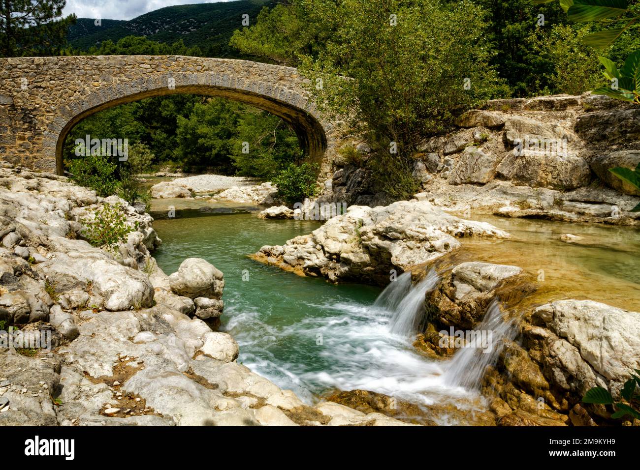 Ponte e fiume, Provenza, Francia Foto Stock